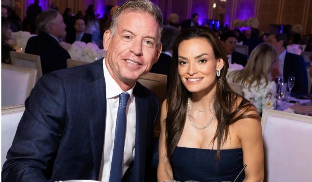 who is troy aikman married to